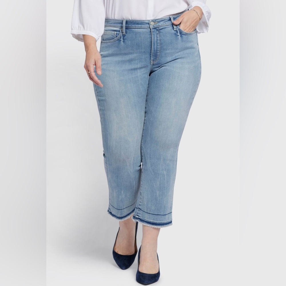 NEW NYDJ Barbara Fray Hem Ankle Bootcut Jeans (Plus). Size 28W